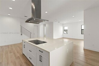 1419 SW 23rd St in Fort Lauderdale, FL - Foto de edificio - Building Photo