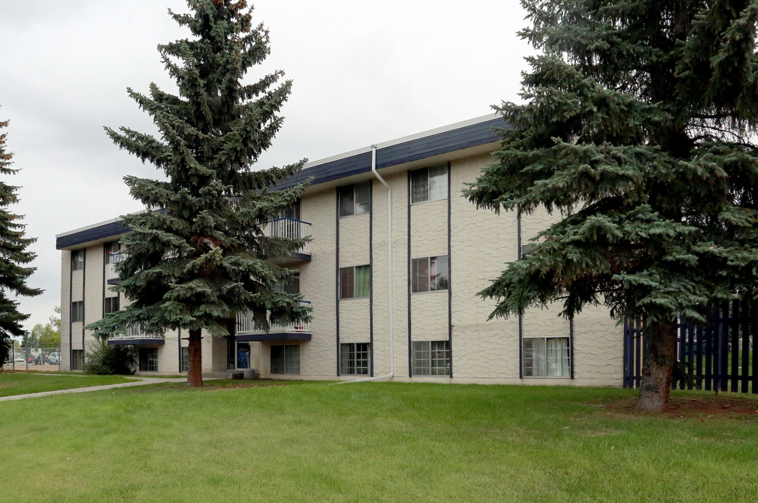 Amelia Meadows in Edmonton, AB - Building Photo