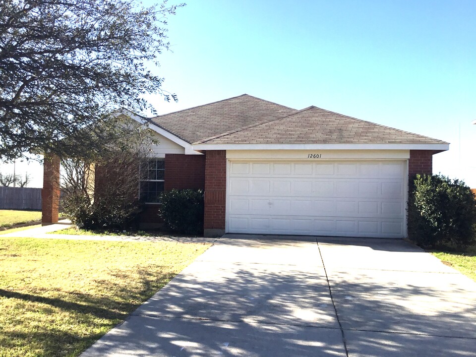 12601 Carpenter Ln in Rhome, TX - Building Photo