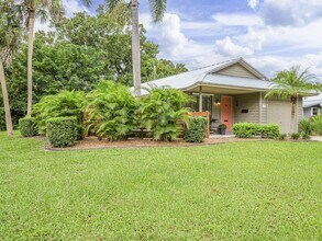 2103 31st Ave in Vero Beach, FL - Building Photo - Building Photo