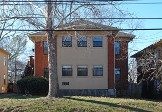 594 NE Parkway Dr in Atlanta, GA - Foto de edificio - Building Photo