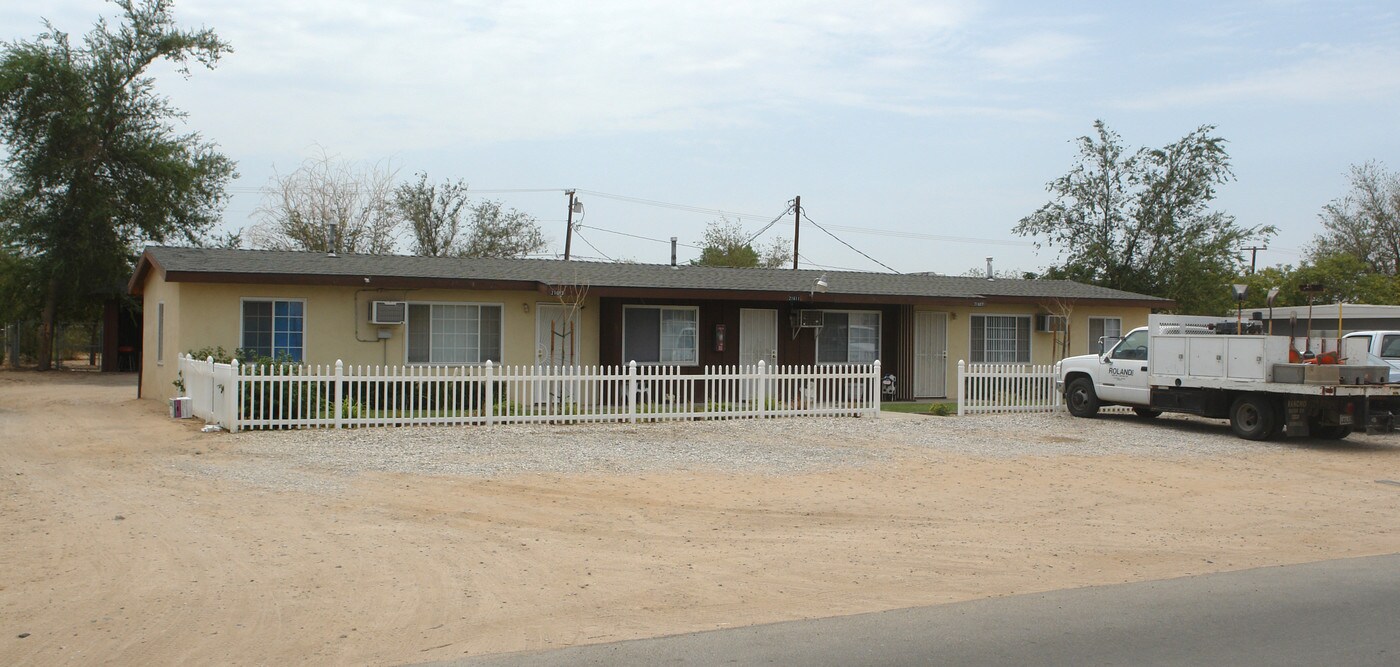 21607 Nisqually Rd in Apple Valley, CA - Foto de edificio