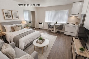 1750 S Longwood Ave in Los Angeles, CA - Building Photo