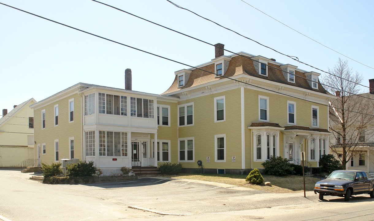 341 Hanover St in Manchester, NH - Foto de edificio