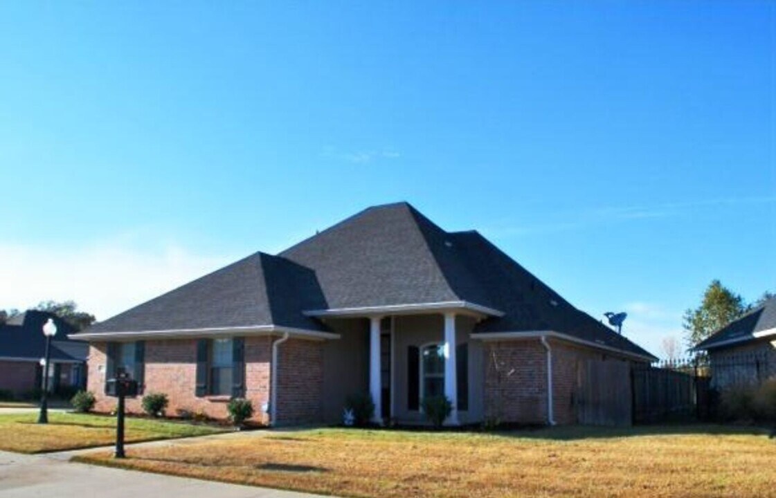 415 Springfield Pl in Bossier City, LA - Building Photo