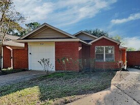 9167 Golden Sunshine Dr in Houston, TX - Building Photo