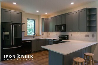 11 Hilltopia Rd in Asheville, NC - Building Photo - Building Photo