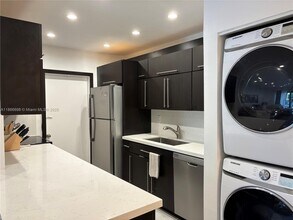 7945 SW 104th St in Miami, FL - Building Photo - Building Photo