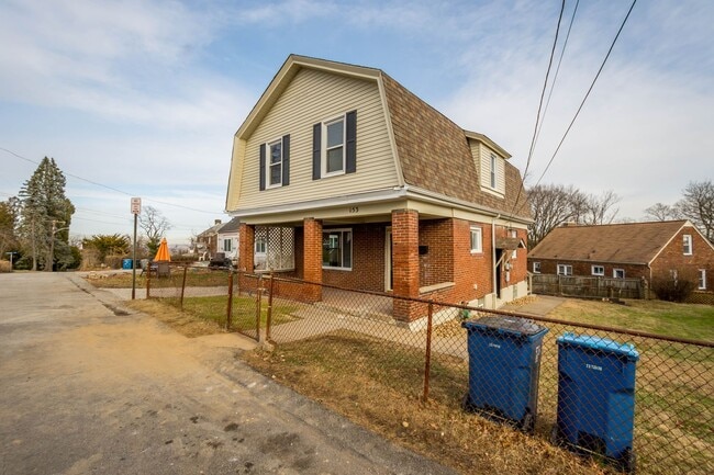 153 Hochberg Rd in Pittsburgh, PA - Building Photo - Building Photo