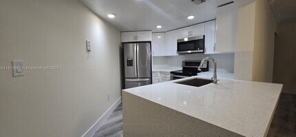 10229 NW 9th St Cir in Miami, FL - Building Photo - Building Photo