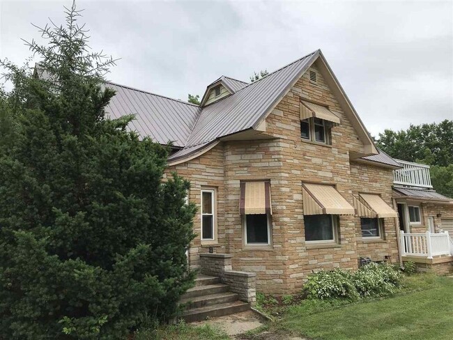2005 Division St in Stevens Point, WI - Building Photo - Building Photo