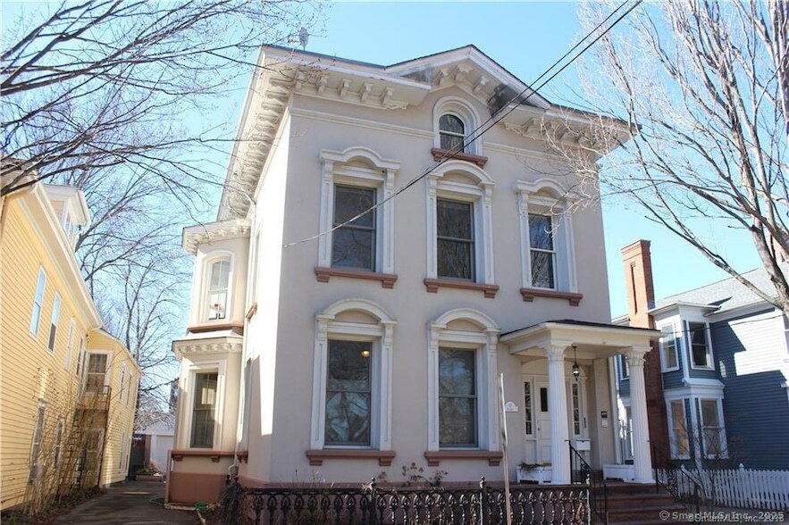 10 Academy St, Unit 3 in New Haven, CT - Building Photo