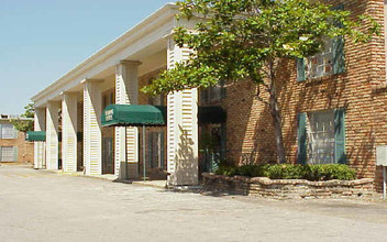 Cedar Glen Apartments in Houston, TX - Foto de edificio - Building Photo