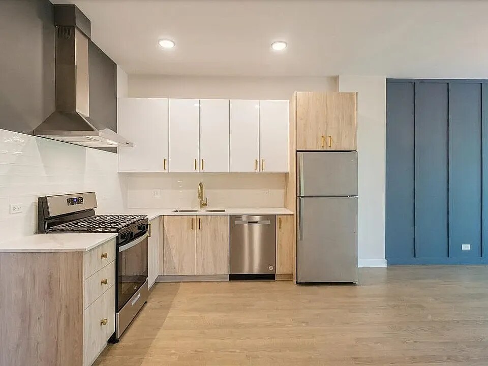 841 N Mozart St, Unit A08C in Chicago, IL - Building Photo