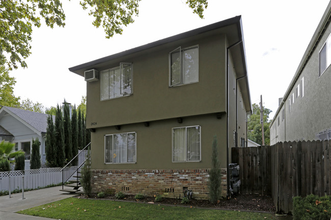 2424 S St in Sacramento, CA - Building Photo - Building Photo