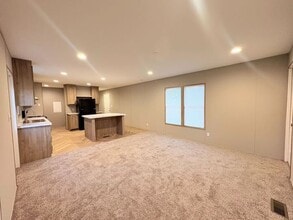 10610 State Rte 762 in Lockbourne, OH - Foto de edificio - Building Photo