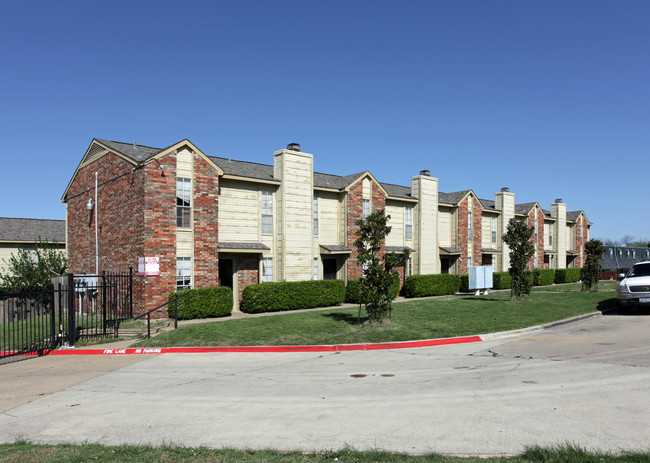 Fannidella Townhomes in Carrollton, TX - Building Photo - Building Photo