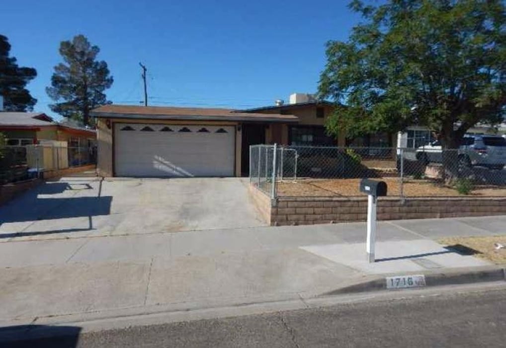 1716 Sunrise Rd in Barstow, CA - Building Photo