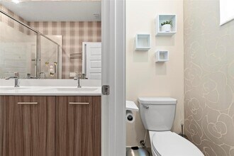 8367 Central Park Blvd in Doral, FL - Building Photo - Building Photo