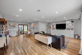 5008 W Frances Pl in Austin, TX - Building Photo - Building Photo