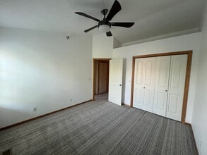 18196 Hayes Ct in Omaha, NE - Building Photo - Building Photo