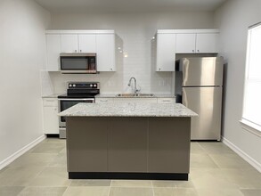 901 E Redbud Ave in McAllen, TX - Building Photo - Building Photo