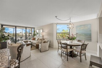 10562 Gulf Shore Dr in Naples, FL - Building Photo - Building Photo