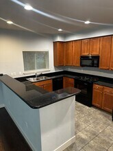 5583 Lakemont Blvd SE in Bellevue, WA - Building Photo - Building Photo