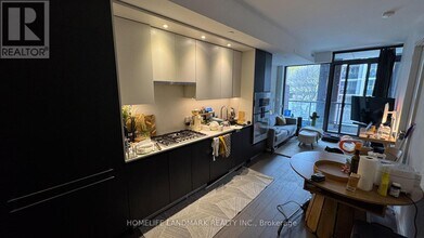 81 Wellesley St E in Toronto, ON - Building Photo - Building Photo