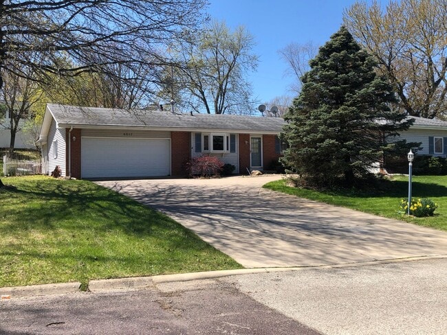 property at 5517 N Stephen Dr