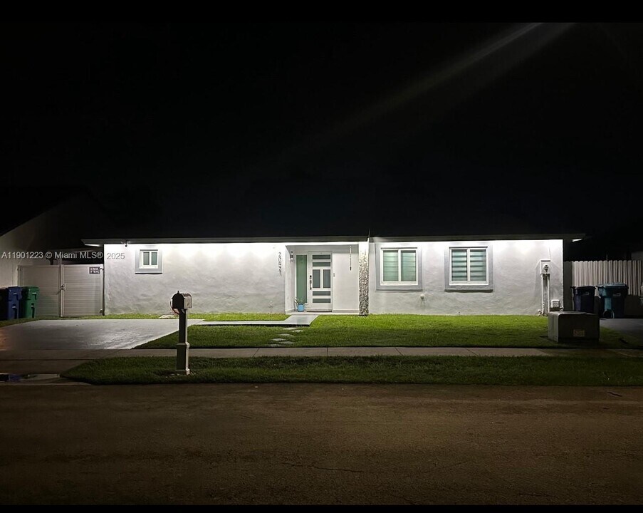 20521 SW 125th Ave in Miami, FL - Building Photo