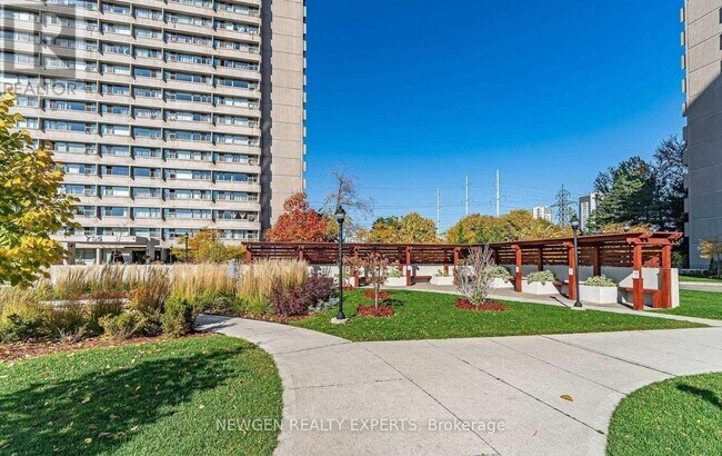 715 Don Mills Rd. in Toronto, ON - Building Photo - Building Photo