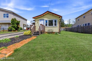 141 Mill St in Toms River, NJ - Building Photo