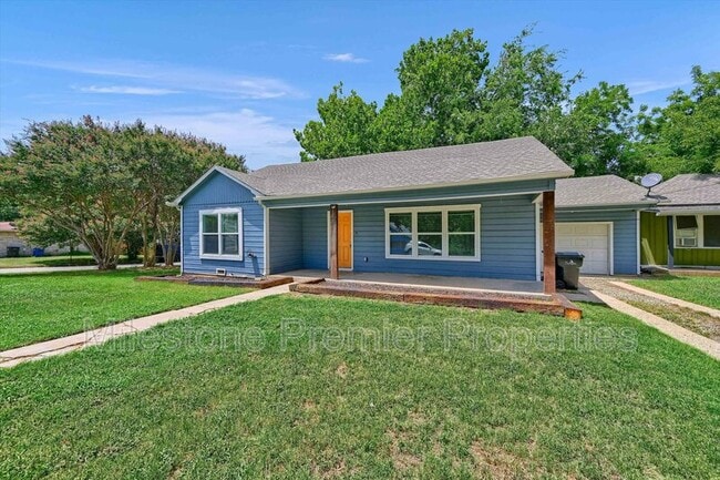 1721 S Fannin Ave in Denison, TX - Foto de edificio - Building Photo