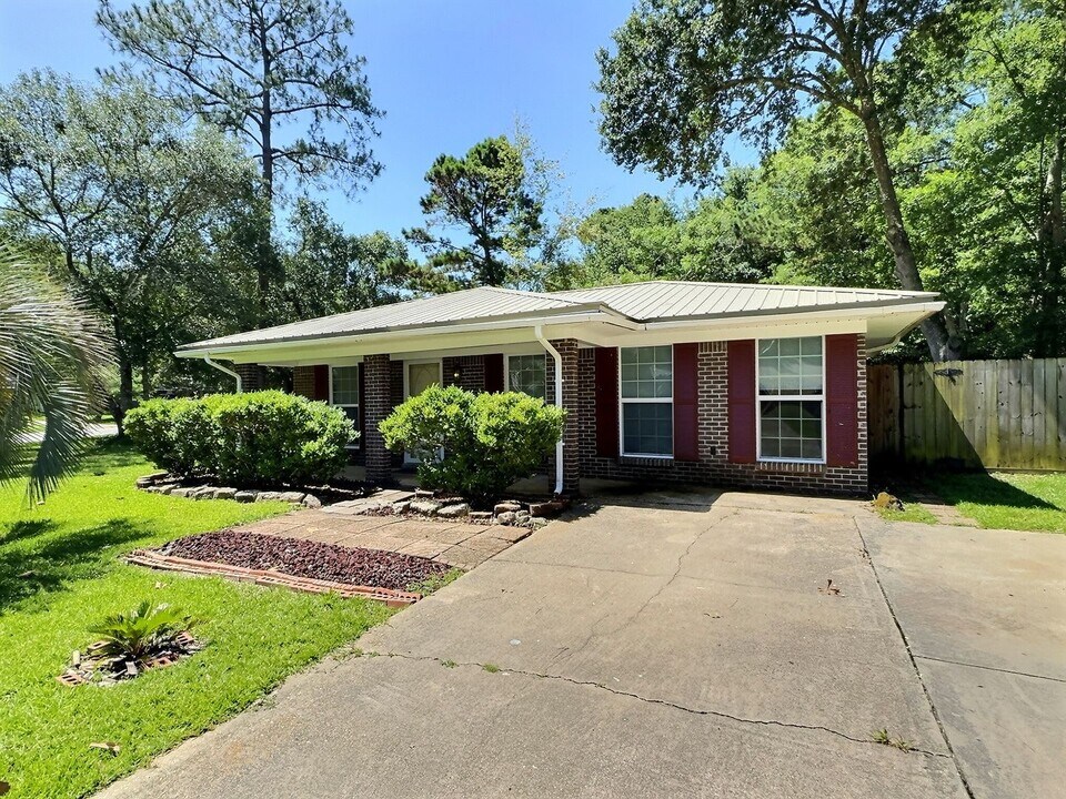 118 Bryant St in Ocean Springs, MS - Building Photo