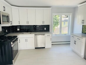 20 Hill St in Glen Cove, NY - Building Photo - Building Photo