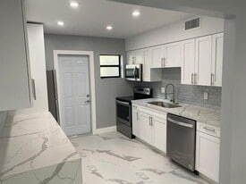 1023 SW 15th Terrace in Fort Lauderdale, FL - Building Photo