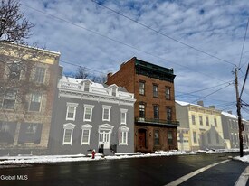 21 Front St in Schenectady, NY - Building Photo