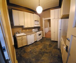 1734 N Pulaski St, Unit #1 in Milwaukee, WI - Foto de edificio - Building Photo