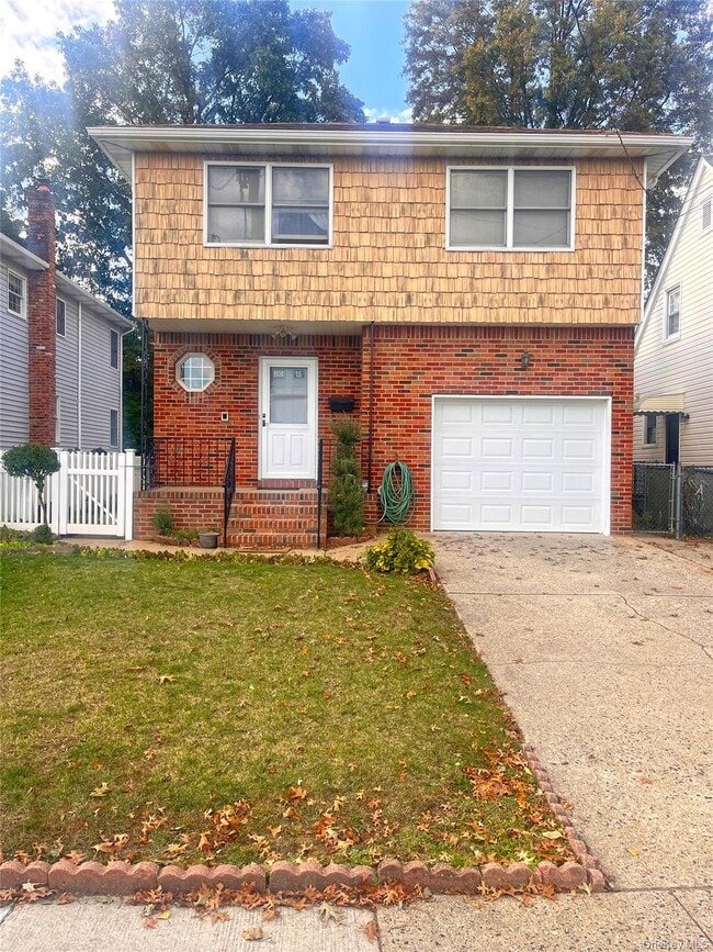 406 Plainfield Ave in Floral Park, NY - Building Photo - Building Photo