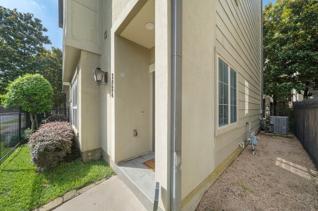 property at 2924 Leeland St