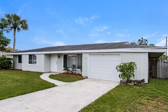 171 SE Floresta Dr in Port St. Lucie, FL - Building Photo - Building Photo