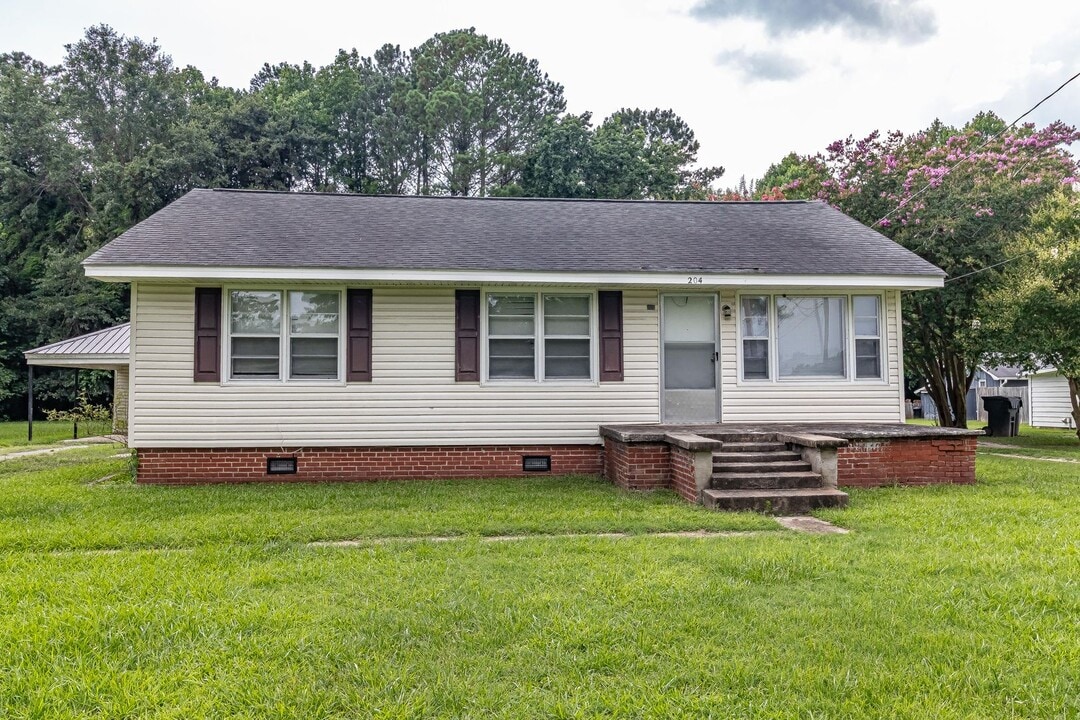 204 Rand Rd in Goldsboro, NC - Building Photo