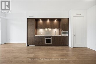 259 The Kingsway in Toronto, ON - Building Photo - Building Photo