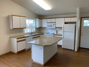 16208 NE 8th St in Vancouver, WA - Building Photo - Building Photo