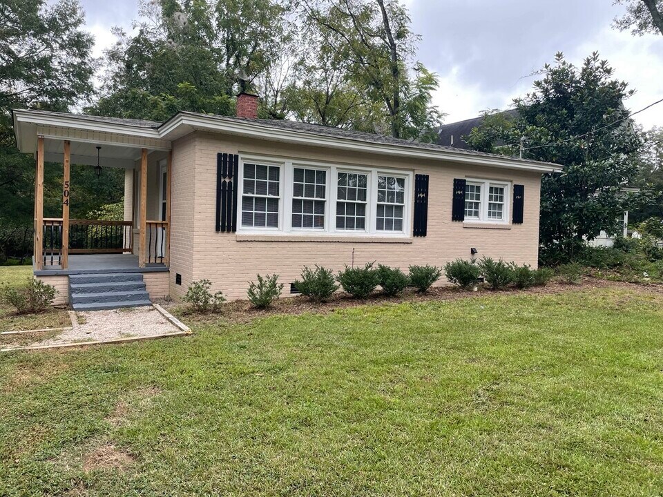 504 Pearces Rd in Zebulon, NC - Building Photo