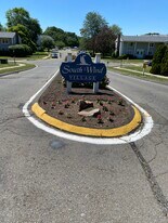 105 Carriage Path S, Unit 105 Carriage Path South in Milford, CT - Building Photo