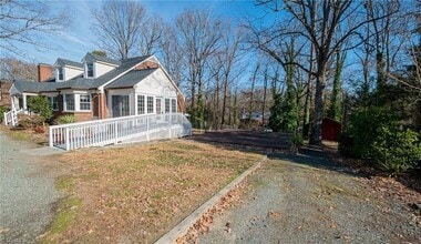 208 Tremont Dr in Burlington, NC - Foto de edificio - Building Photo