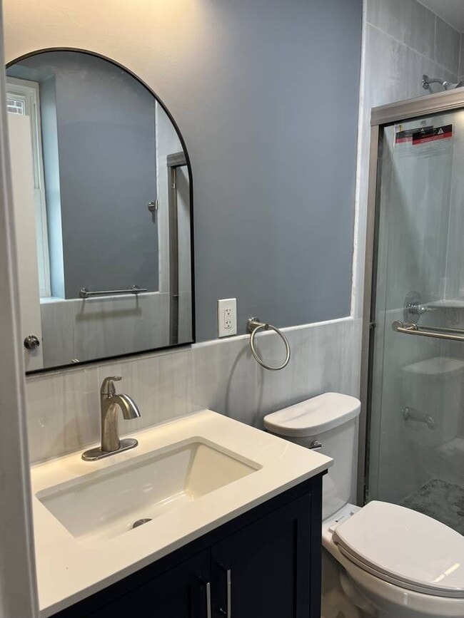 425 S 43rd St, Unit 1 in Philadelphia, PA - Foto de edificio - Building Photo