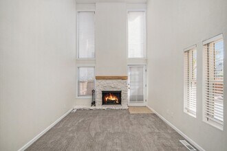 1050 S Monaco St Pkwy in Denver, CO - Building Photo - Building Photo